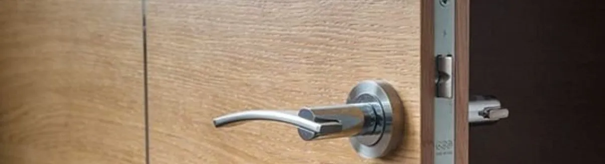 Cerradura puerta hori1 - Cambiar Cerradura Elche – Instalación, Reparación y Abrir