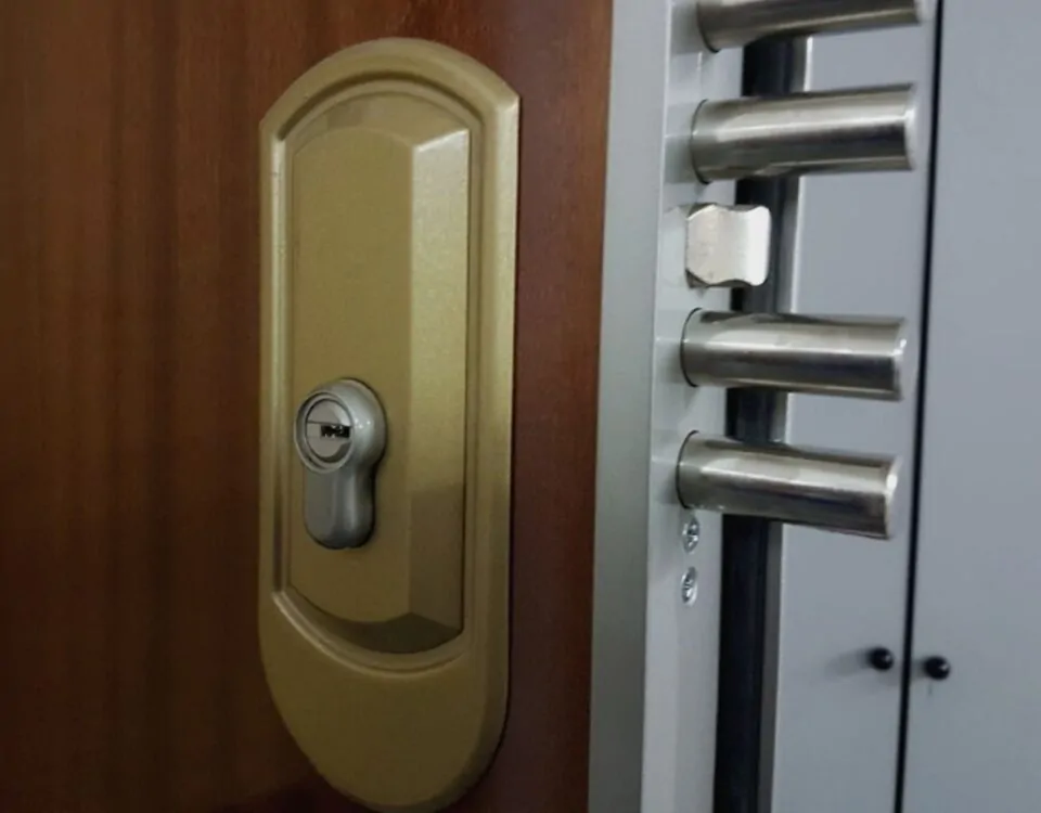 Cual es la mejor opcion para cambiar cerraduras en caso de emergencia en Espana 960x750 - ¿Cuál es la mejor opción para cambiar cerraduras en caso de emergencia en España?